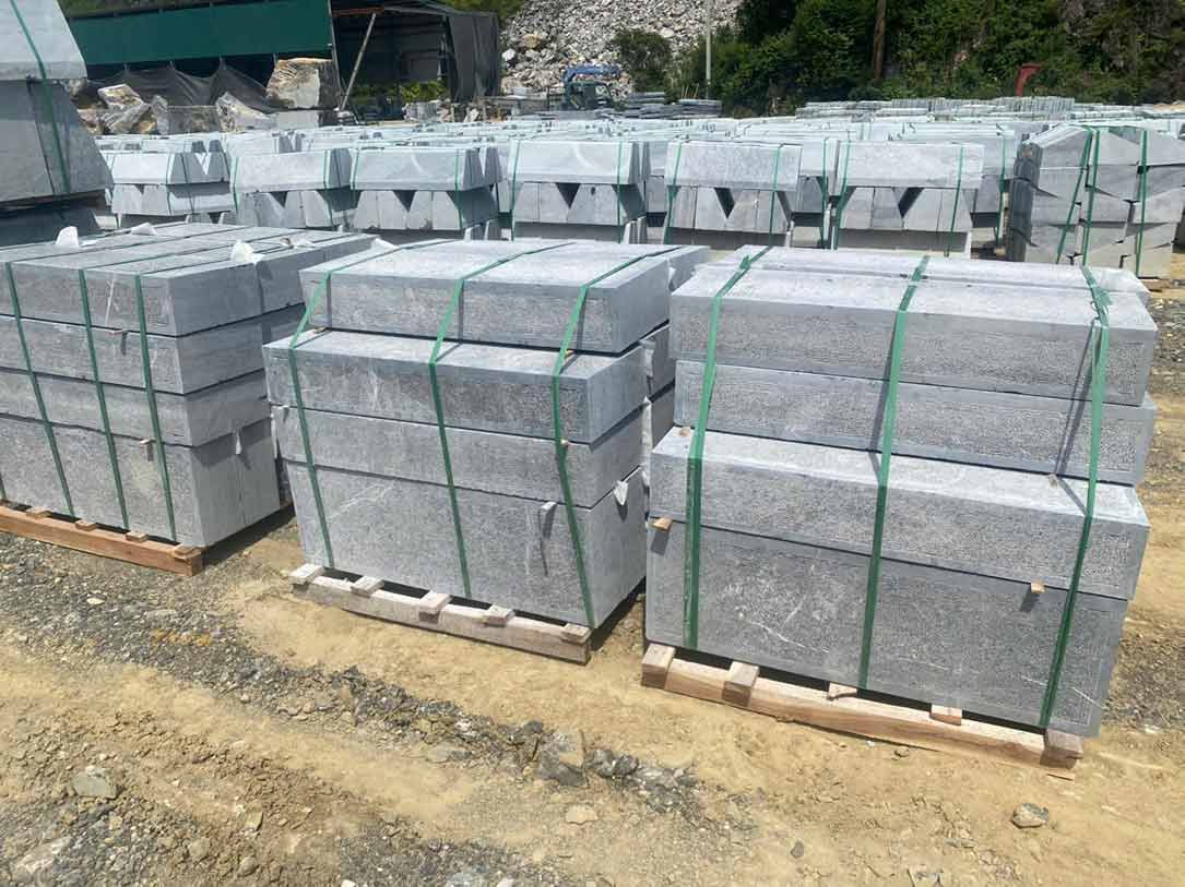 Đá bó vỉa hè bằng đá tự nhiên